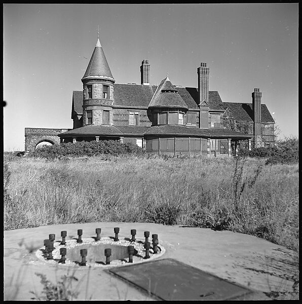 [11 Views of Beach Mansion and Two Unidentified Men], Walker Evans (American, St. Louis, Missouri 1903–1975 New Haven, Connecticut), Film negative