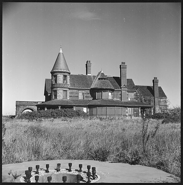 [11 Views of Beach Mansion and Two Unidentified Men], Walker Evans (American, St. Louis, Missouri 1903–1975 New Haven, Connecticut), Film negative
