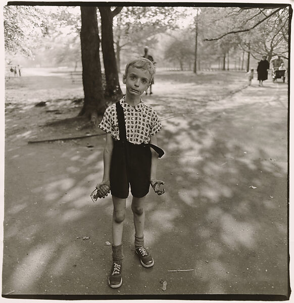Diane Arbus - Child with a toy hand grenade in Central Park