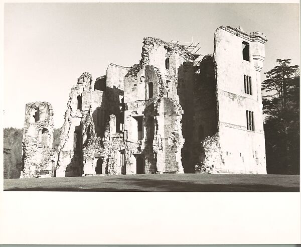 [Unidentified Ruin, Possibly England], Walker Evans (American, St. Louis, Missouri 1903–1975 New Haven, Connecticut), Gelatin silver print