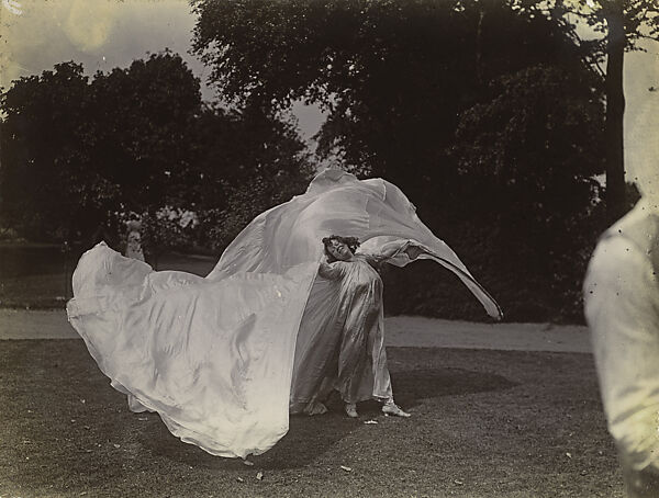 Loie Fuller Dancing, Samuel Joshua Beckett (British, Shadwell, Stepney [London] 1870–1940 Bournemouth), Gelatin silver print 