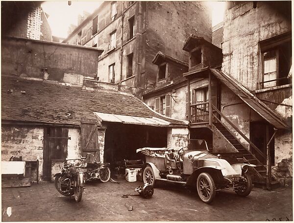 Cour, 7 rue de Valence, Eugène Atget  French, Gelatin silver print from glass negative