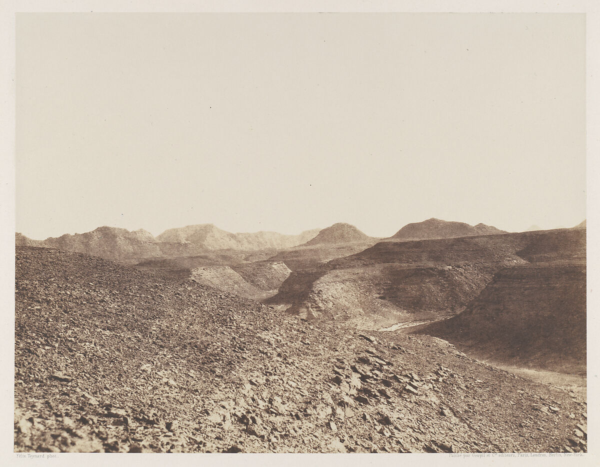 Nubie, Environs d'Ibrîm, Chaine Arabique - Vue d'un Ravin, Félix Teynard (French, 1817–1892), Salted paper print from paper negative 