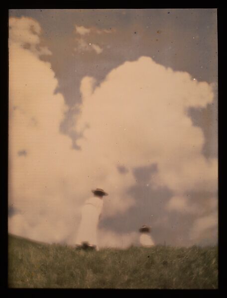 [Mary Warner and Edeltrude on the Brow of a Hill], Heinrich Kühn (Austrian (born Germany), Dresden 1866–1944 Birgitz), Autochrome 