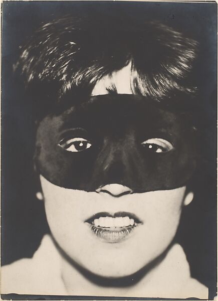 Rut mit Maske, Umbo (Otto Umbehr) (German, Düsseldorf 1902–1980 Hanover), Gelatin silver print 