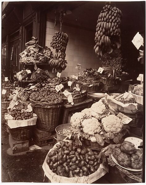 Boutique de fruits et légumes, Rue Mouffetard, Eugène Atget (French, Libourne 1857–1927 Paris), Gelatin silver print from glass negative 