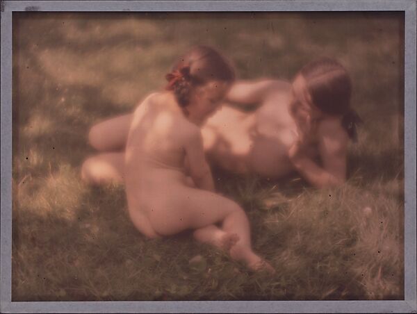 [Lotte and Edeltrude], Heinrich Kühn (Austrian (born Germany), Dresden 1866–1944 Birgitz), Autochrome