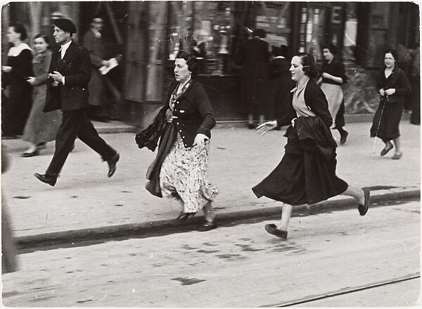 Alarm in Bilbao, Robert Capa (American (born Hungary), Budapest 1913–1954 Thai Binh), Gelatin silver print 