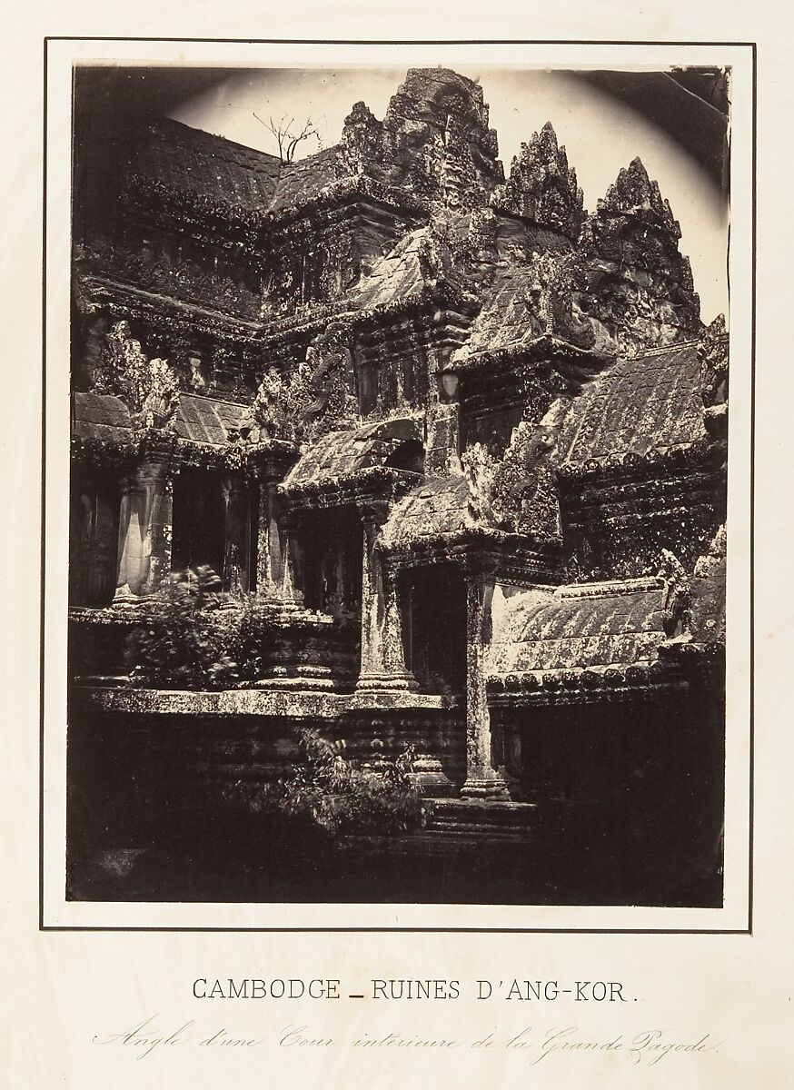 Angle d'Une Cour Intérieure de la Grande Pagode, Emile Gsell  French, Albumen silver print from glass negative
