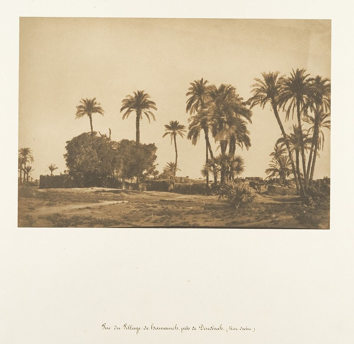 Vue du Village de Hamarneh, près de Dendérah (Rive droite), Maxime Du Camp (French, 1822–1894), Salted paper print from paper negative 