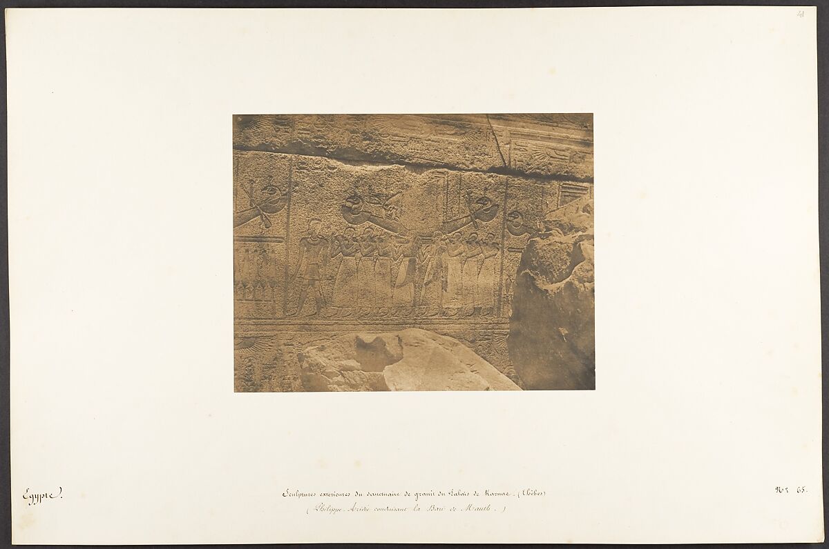 Sculptures extérieures du Sanctuaire de granit du Palais de Karnac (Thèbes) (Philippe-Aridée conduisant la Barc de Mauth), Maxime Du Camp (French, 1822–1894), Salted paper print from paper negative 