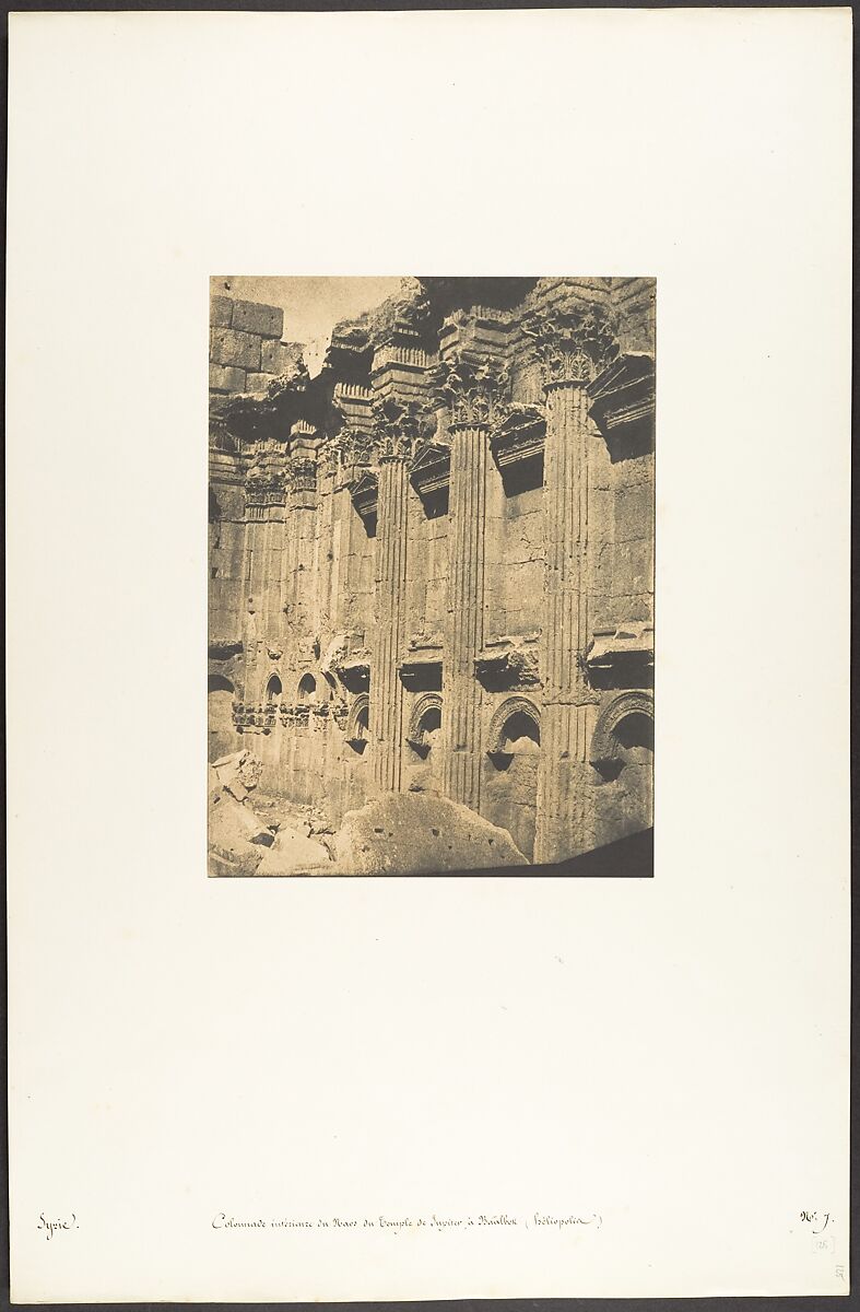 Colonnade intérieure du Naos du Temple de Jupiter, à Baâlbek (Héliopolis), Maxime Du Camp (French, 1822–1894), Salted paper print from paper negative 