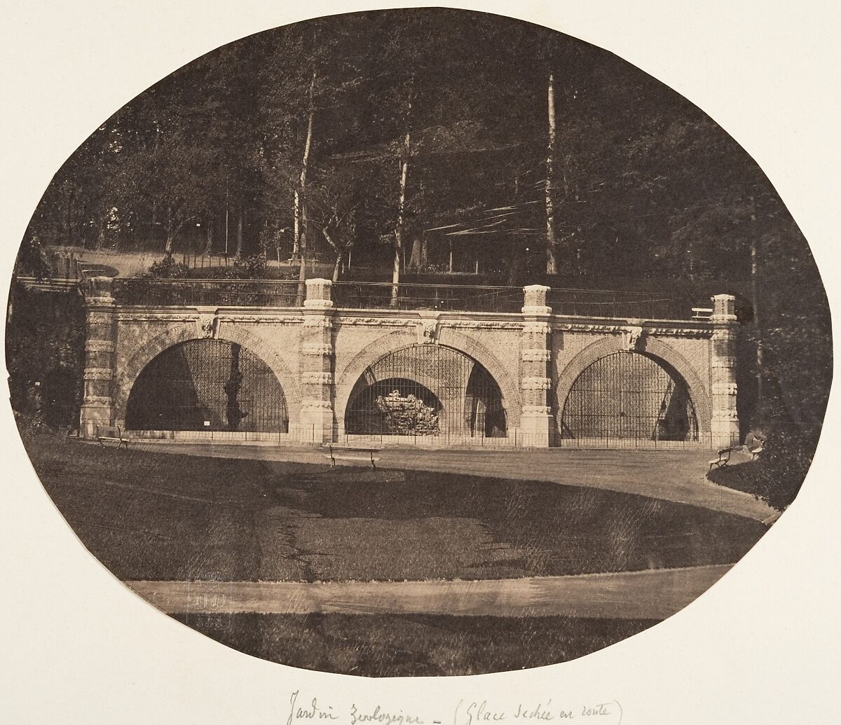 [The Bear Enclave, Zoological Gardens, Brussels], Louis-Pierre-Théophile Dubois de Nehaut (French, active Belgium, 1799–1872), Salted paper print from paper negative 