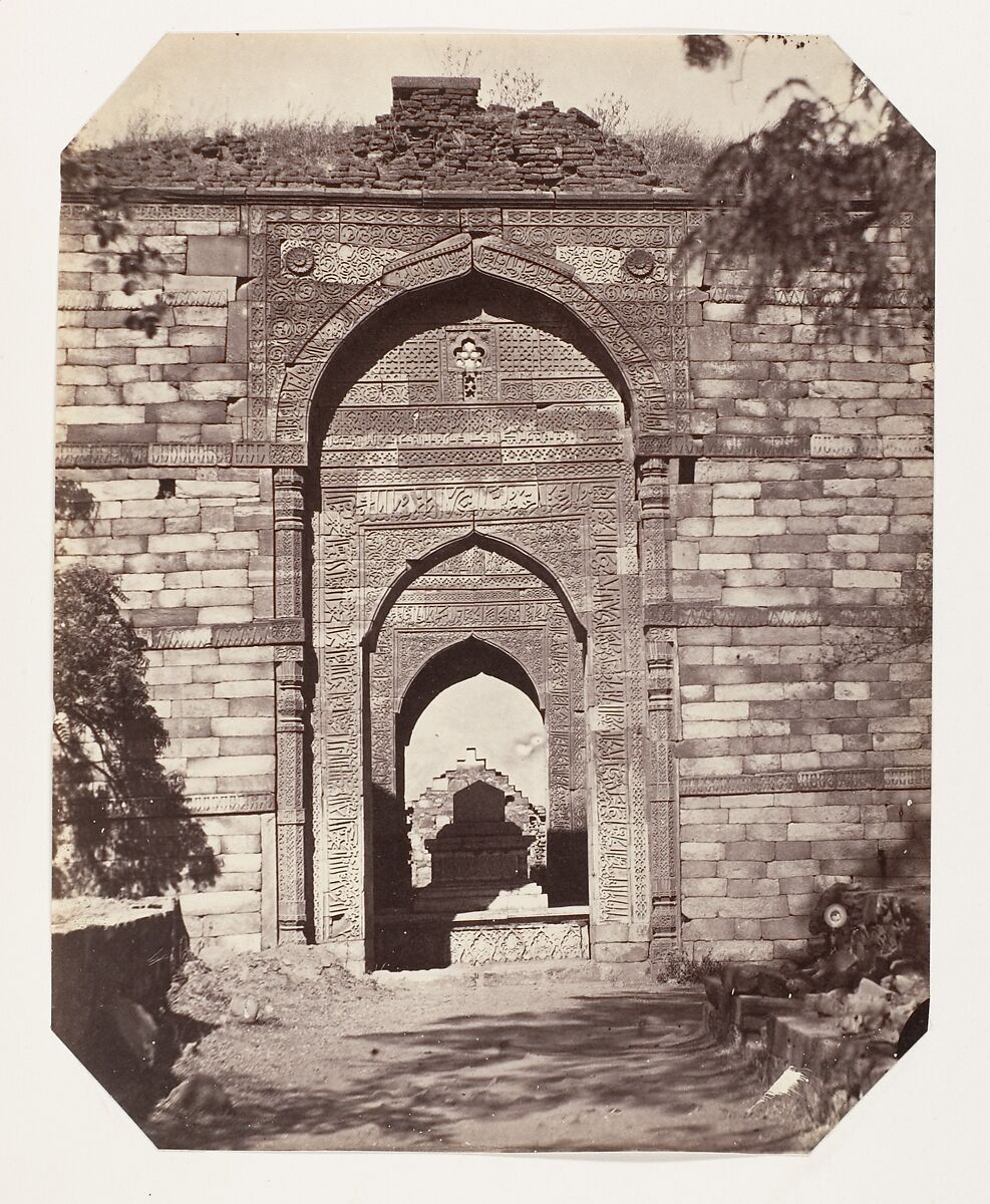 [Tomb at the Qutub Minar, Delhi], Unknown, Albumen silver print 