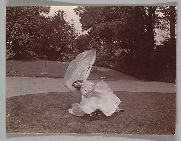 Loie Fuller Dancing, Samuel Joshua Beckett (British, Shadwell, Stepney [London] 1870–1940 Bournemouth), Gelatin silver print 