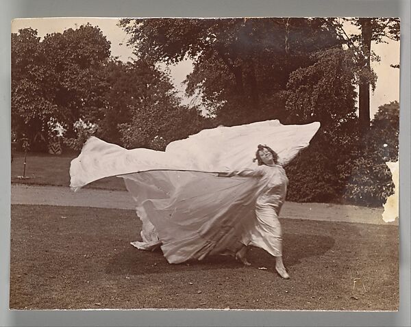 Loie Fuller Dancing, Samuel Joshua Beckett (British, Shadwell, Stepney [London] 1870–1940 Bournemouth), Gelatin silver print 