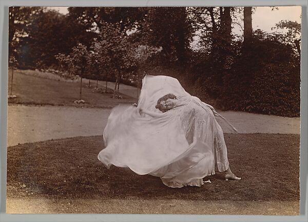 Loie Fuller Dancing, Samuel Joshua Beckett (British, Shadwell, Stepney [London] 1870–1940 Bournemouth), Gelatin silver print 