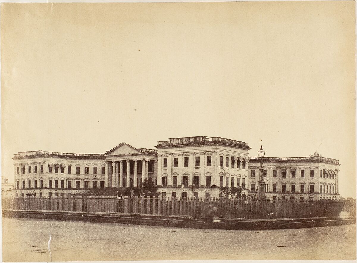 [Grand Entrance to the Government House, Calcutta], Captain R. B. Hill, Albumen silver print 