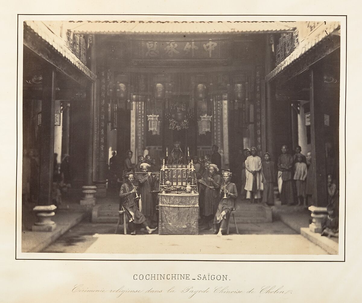 Cérémonie religieuse dans la Pagode Chinoise de Cholen, Saïgon, Cochinchine, Emile Gsell (French, Sainte-Marie-aux-Mines 1838–1879 Vietnam), Albumen silver print from glass negative 