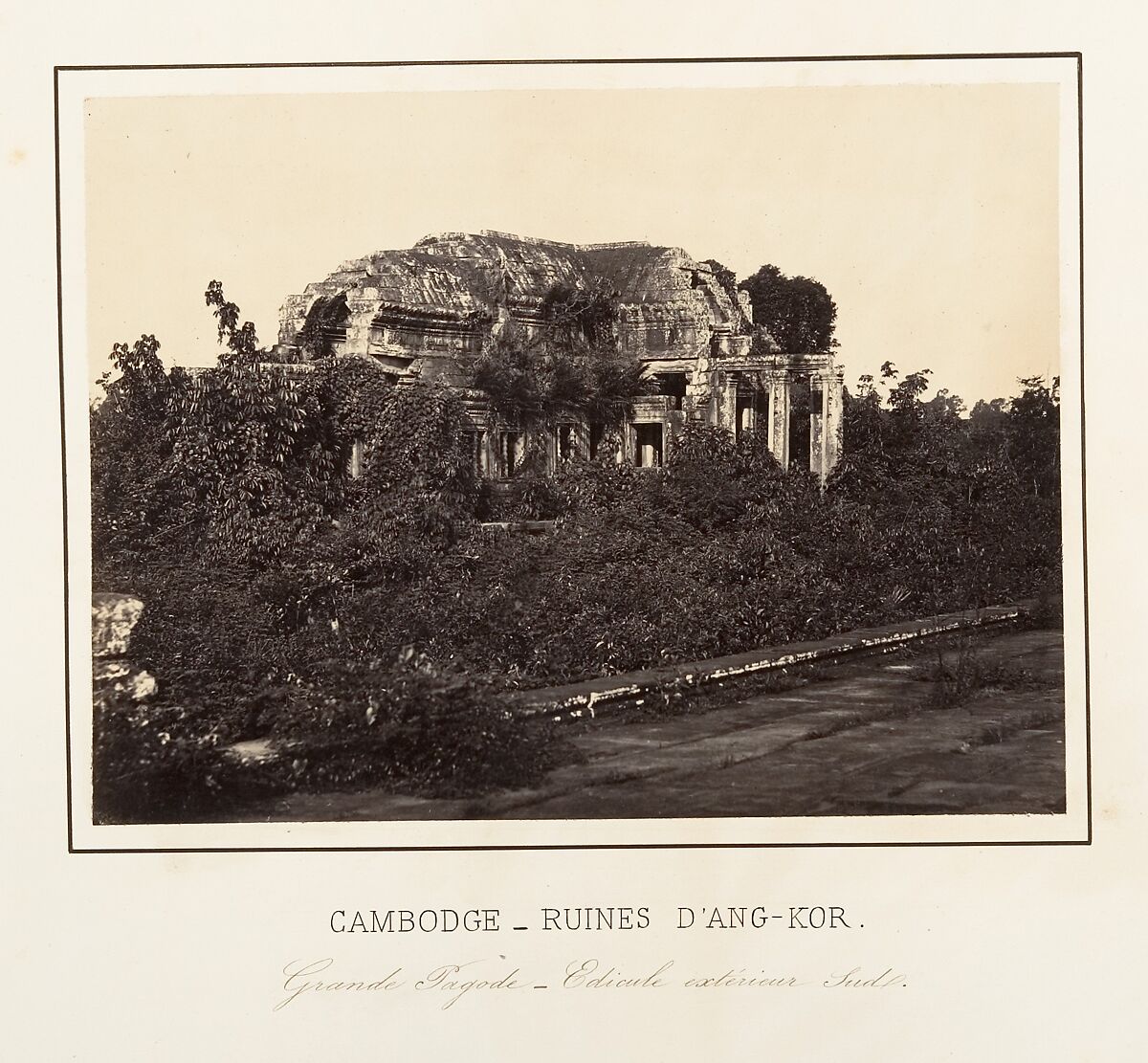Grande Pagode - Edicule extérieur Sud, Emile Gsell (French, Sainte-Marie-aux-Mines 1838–1879 Vietnam), Albumen silver print from glass negative 