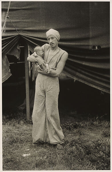 The Man Who Swallows Razor Blades, Hagerstown, Md., Diane Arbus  American, Gelatin silver print