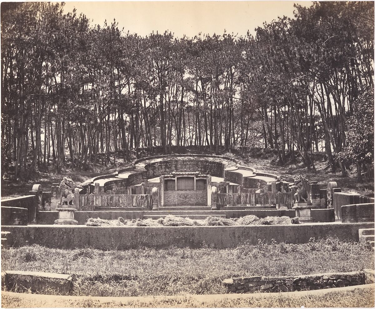 Mandarin Grave at Foochow, Attributed to Tung Hing (Chinese, active 1870s), Albumen silver print from glass negative 