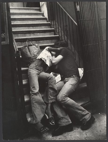 Leon Levinstein | [Street Scene: Couple Kissing on Building Steps 