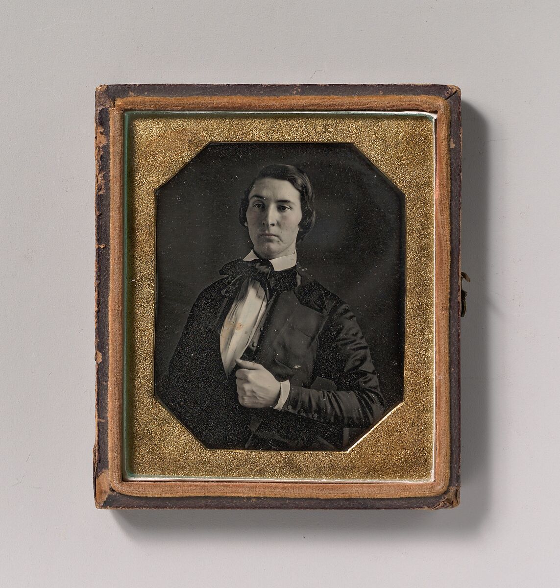 [Young Man Holding Jacket Lapel], Unknown (American), Daguerreotype with applied color 