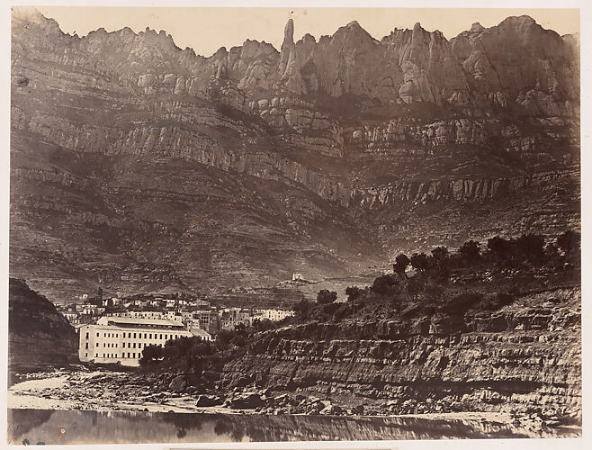 Monserrat, Vista general de la montaña desde Monistrol