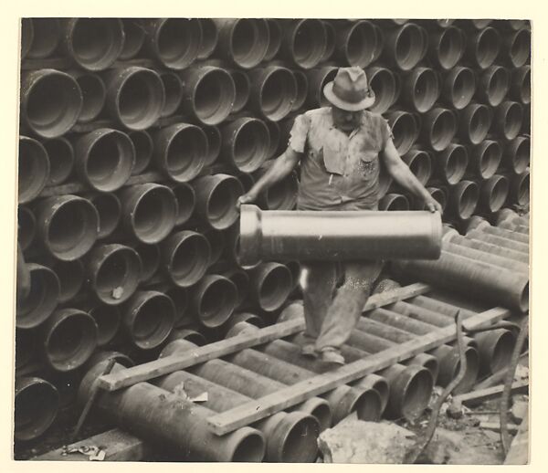 [Worker Carrying Large Water Pipe, New York], Sid Grossman (American, 1913–1955), Gelatin silver print 