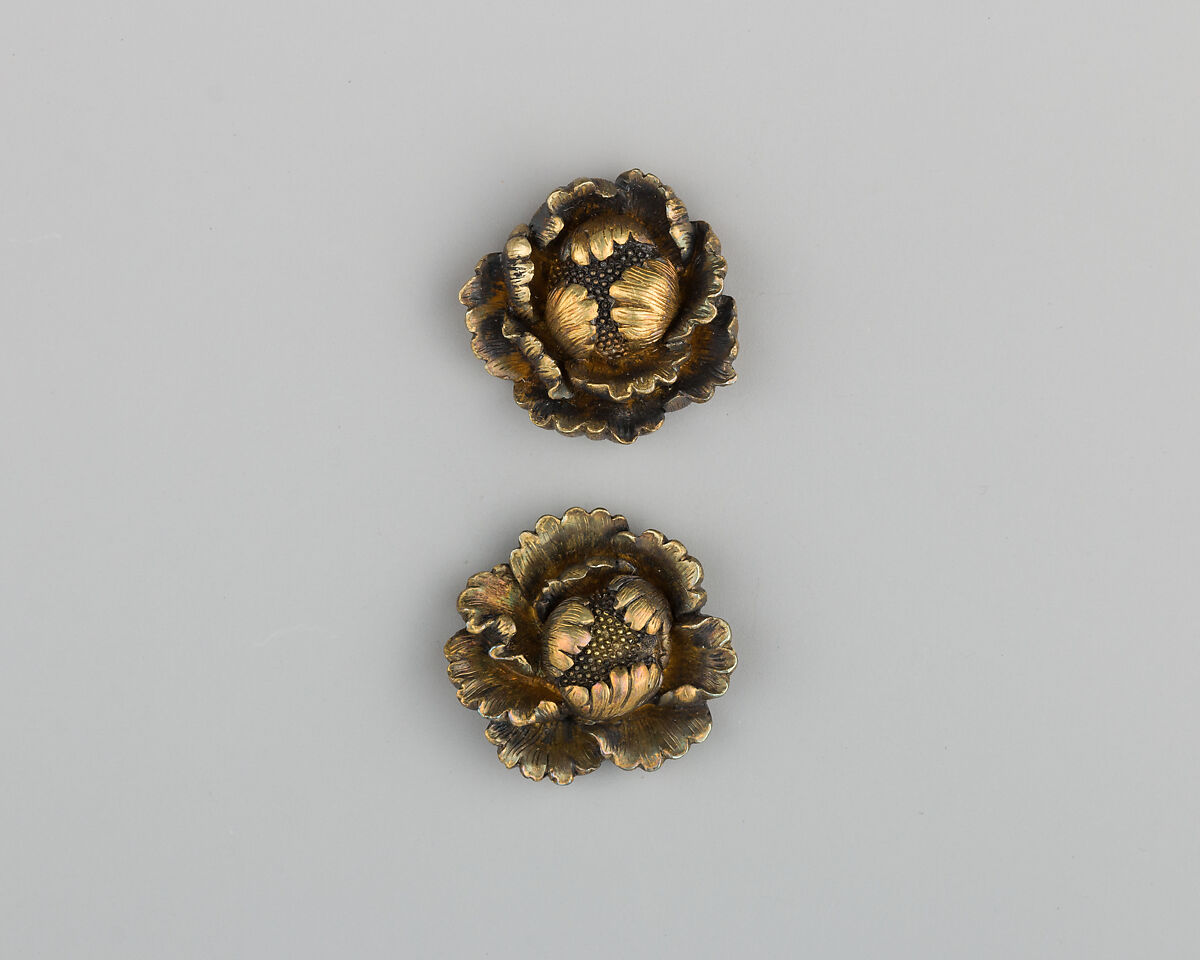 Pair of Sword-Grip Ornaments (Menuki), Gold, possibly brass, Japanese 