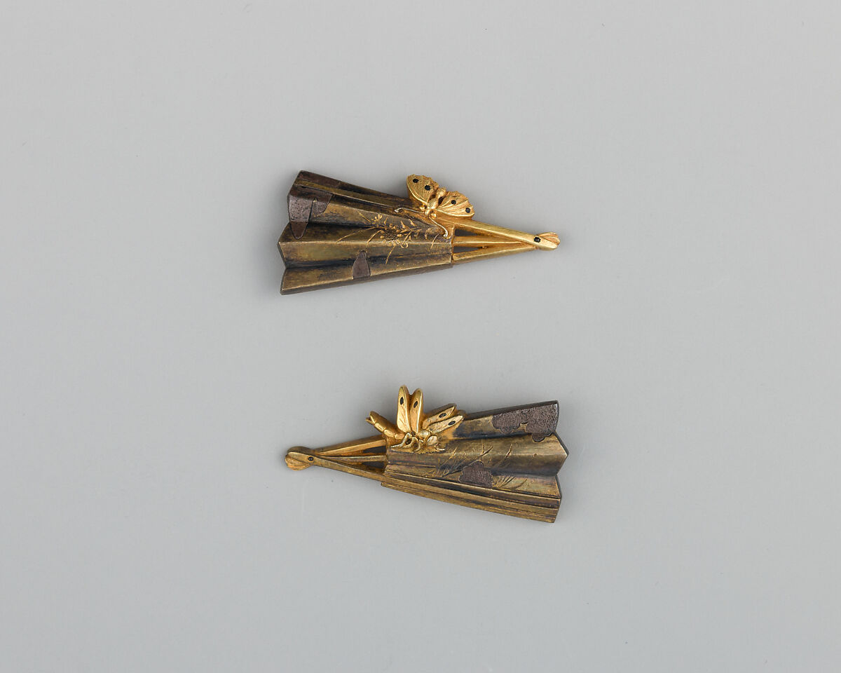Pair of Sword-Grip Ornaments (Menuki), Copper-gold alloy (shakudō), silver, gold, Japanese 