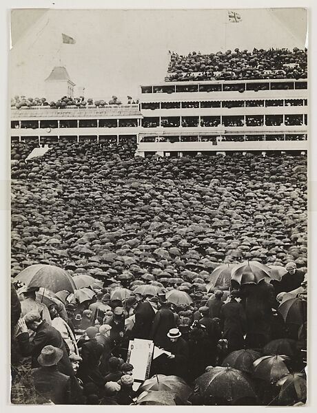 The Derby, Horace Nicholls (British, 1867–1941), Gelatin silver print 