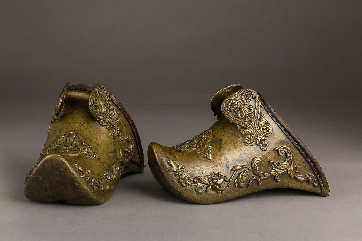 Pair of Stirrups, Copper alloy, leather, vegetal thread, Peruvian 