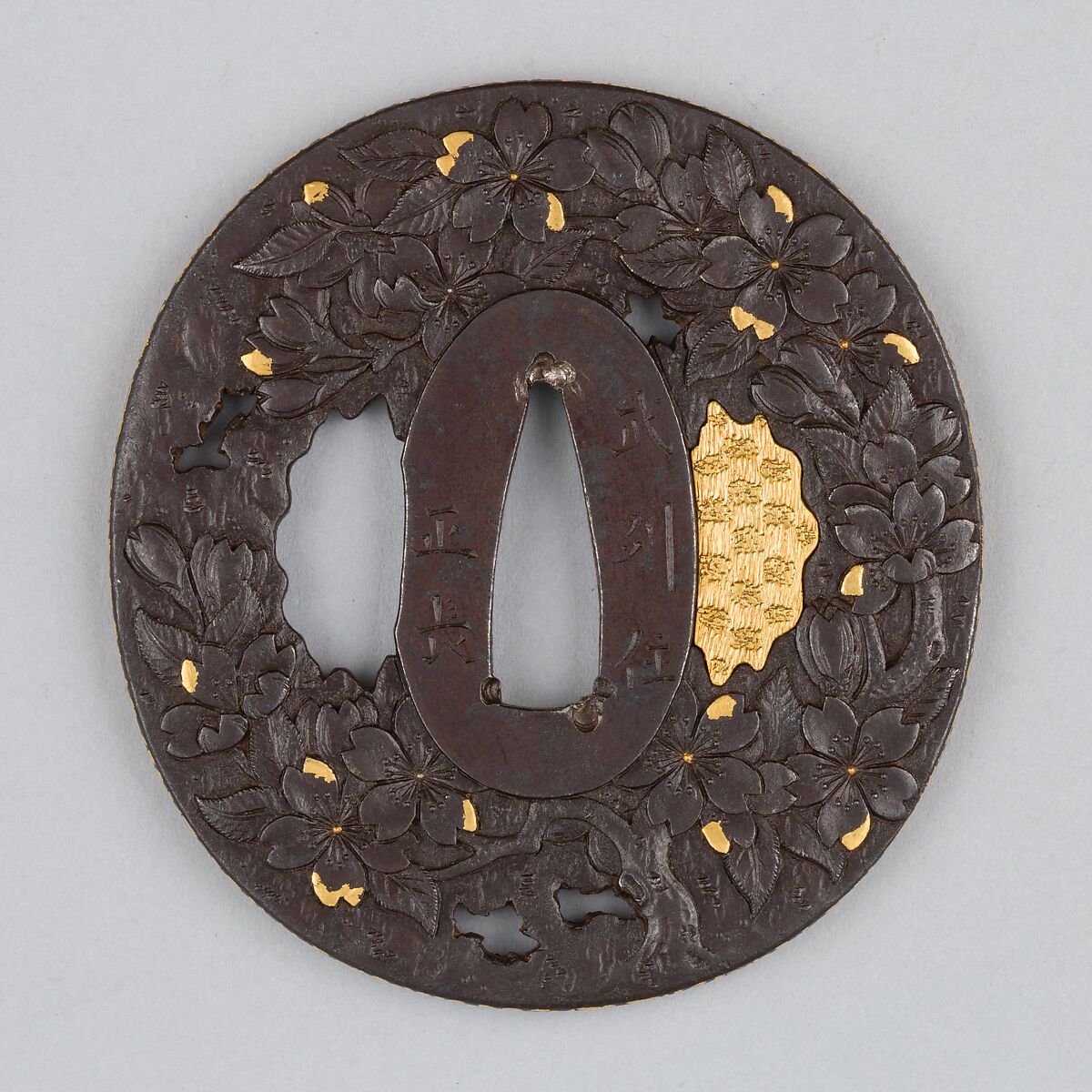 Sword guard (<i>Tsuba</i>) With Cherry Blossom Motif (桜図鐔), Iron, gold, Japanese 