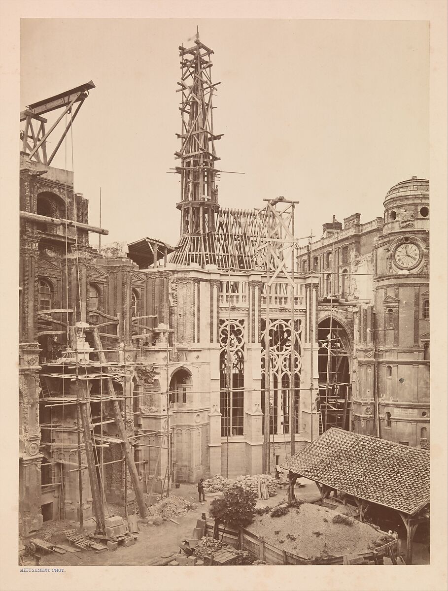 Château de St.-Germain-en-Laye, Intérieur de la cour, Chapelle, Médéric Mieusement (French, Gonneville-la-Mallet 1840–1905 Pornic), Albumen silver print from glass negative 