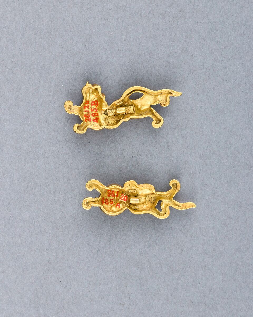 Pair of Sword-Grip Ornaments (Menuki), Gold, copper-gold alloy (shakudō), Japanese
