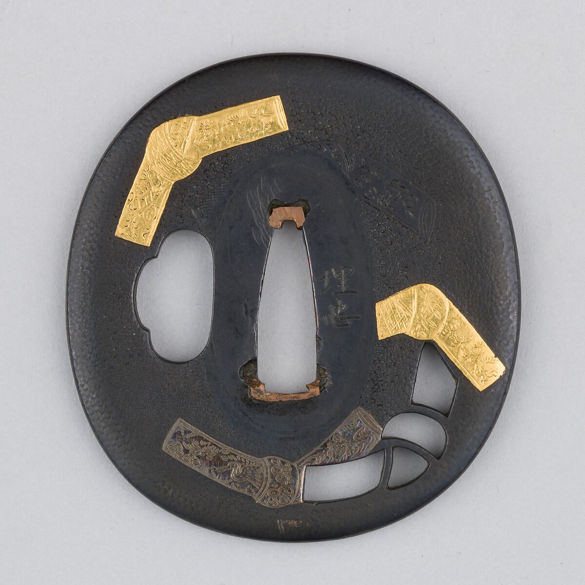 Sword Guard (Tsuba), Copper-gold alloy (shakudō), gold, silver, copper, Japanese 