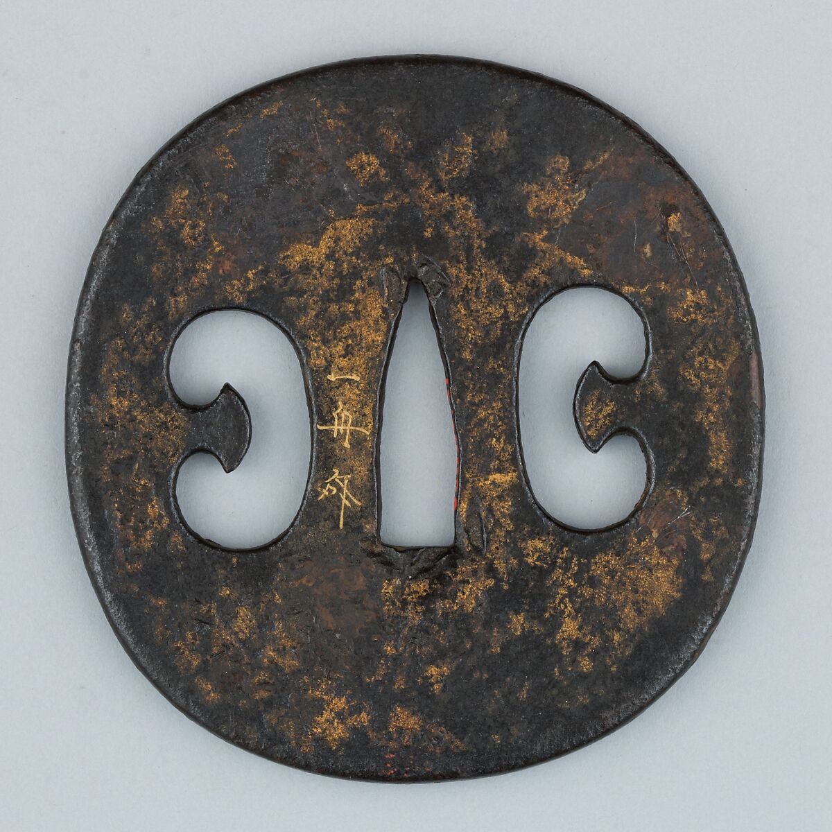 Sword Guard (Tsuba), Iron, lacquer, copper, Japanese