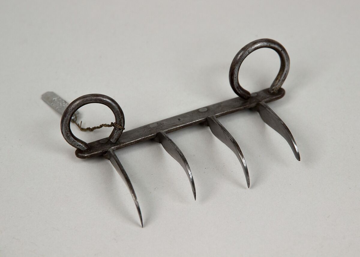 Image of Bagh Nakh, 'Tigers' Claw', 1945 (brass) by Indian School, (20th  century)