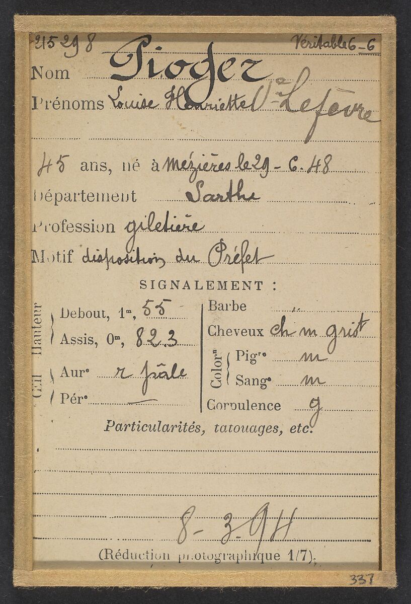 Pioger. Louise (veuve Lefèvre). 45 ans, né à Mézières (Sarthe). Giletière. Disposition du préfet. 8/3/94., Alphonse Bertillon (French, 1853–1914), Albumen silver print from glass negative