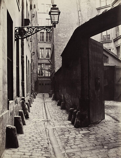 Impasse de la Bouteille (de la rue Montorgeuil) (second arrondissement), Charles Marville (French, Paris 1813–1879 Paris), Albumen silver print from glass negative 