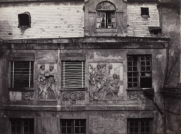 Bas-reliefs de l’Hôtel Colbert (fifth arrondissement), Charles Marville (French, Paris 1813–1879 Paris), Albumen silver print from glass negative 