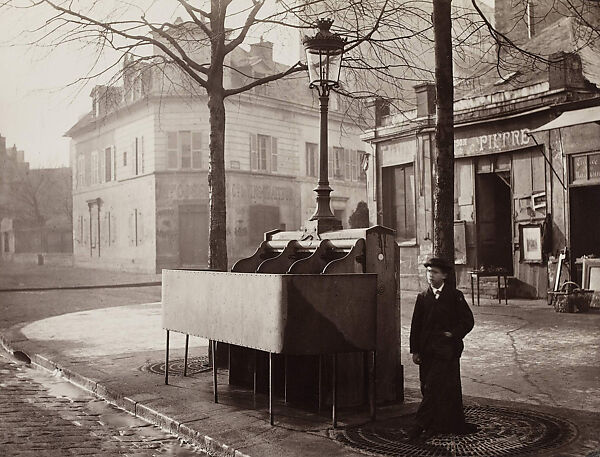 Urinoir à 3 Stalles (Chaussée du Maine) (Urinal with Three Stalls, chaussée du Maine), Charles Marville (French, Paris 1813–1879 Paris), Albumen silver print from glass negative 