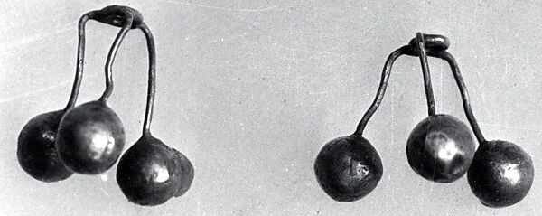Ornament with three balls