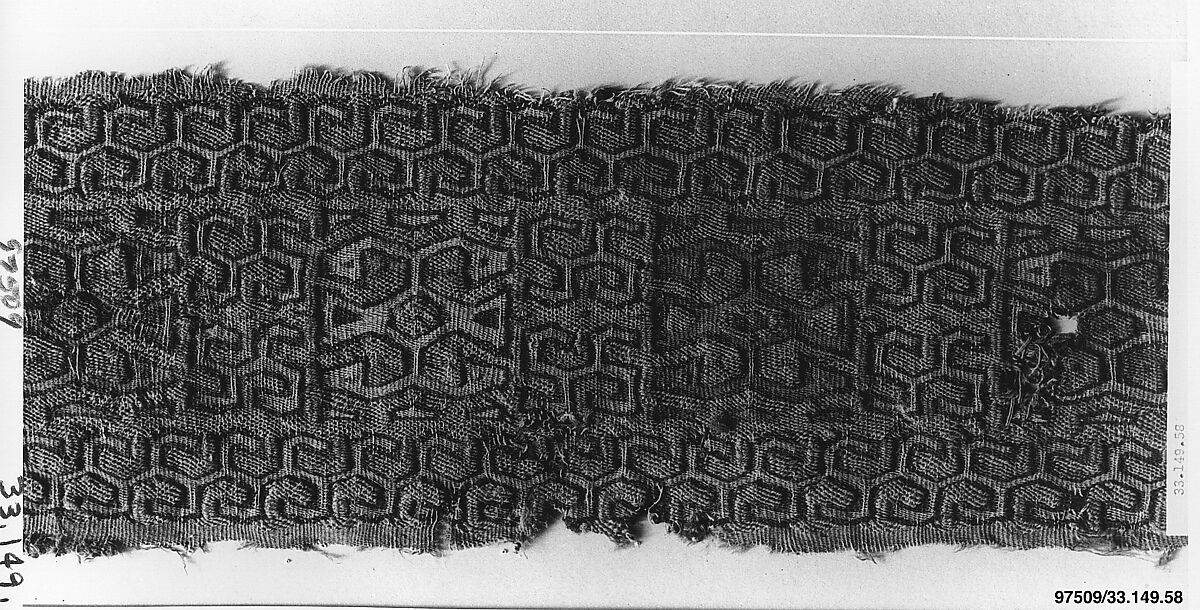 Fragment with Hook Pattern, Camelid hair, cotton, Ica 