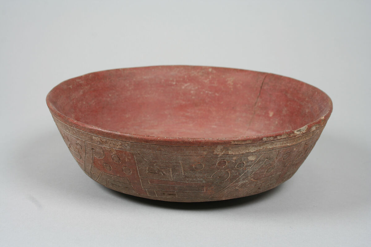 Incised bowl with fox motif, Ceramic, pigment, Paracas 
