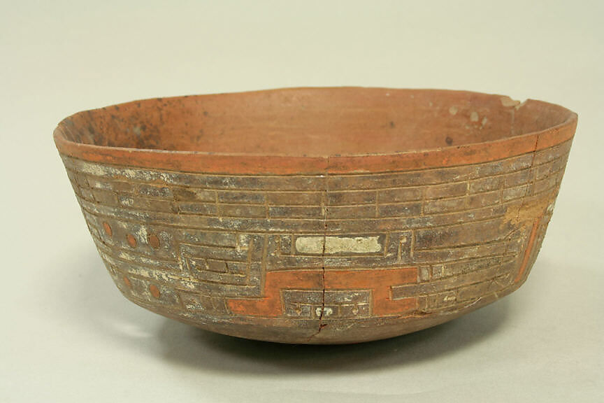 Incised bowl with fox motif, Ceramic, pigment, Paracas 