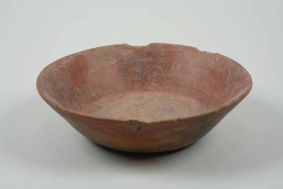Undecorated painted bowl with flaring sides, Ceramic, pigment, Paracas 