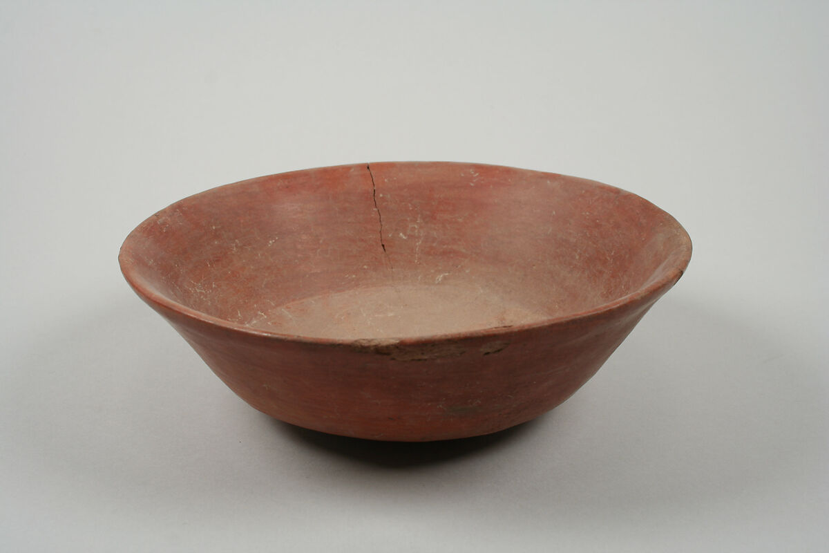 Undecorated painted bowl with flaring sides, Ceramic, pigment, Paracas 